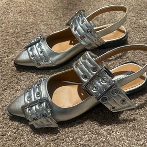 Steve Madden Silver Pointed-Toe Slingback Flats with Buckle Detail